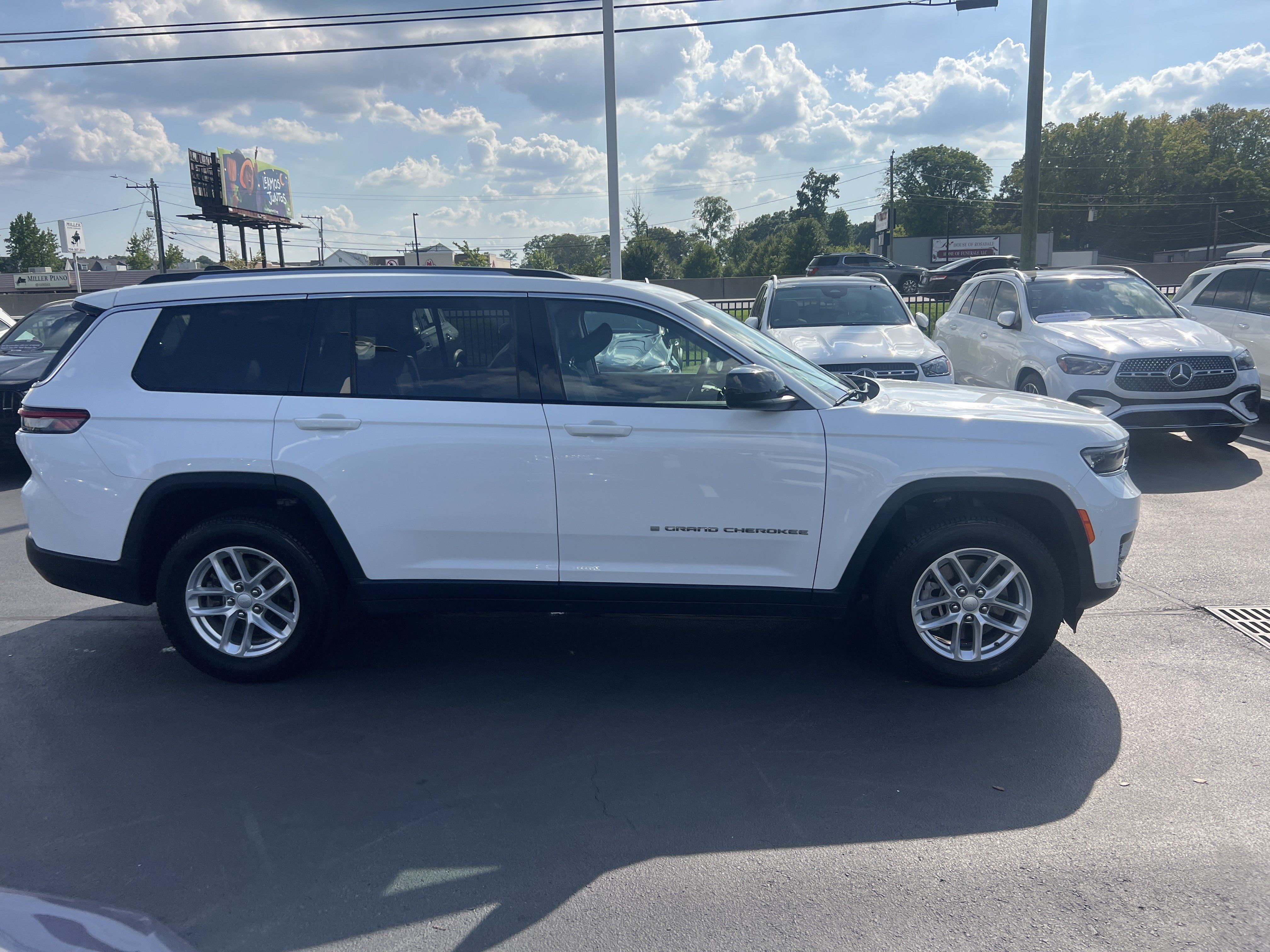 Used 2023 Jeep Grand Cherokee L Laredo AWD/4WD image 12