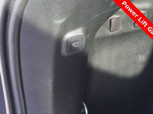 Used 2019 Jeep Cherokee Latitude Plus w/ Comfort/Convenience Group image 10