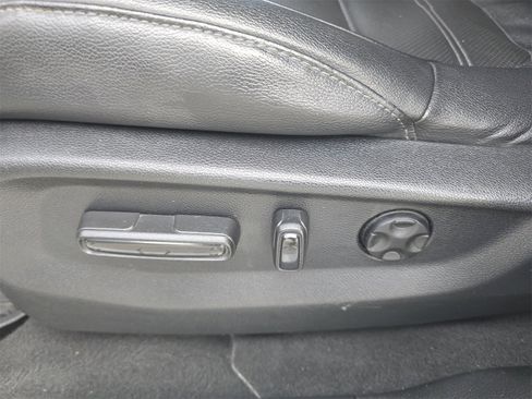 Used 2017 Honda CR-V Touring image 11