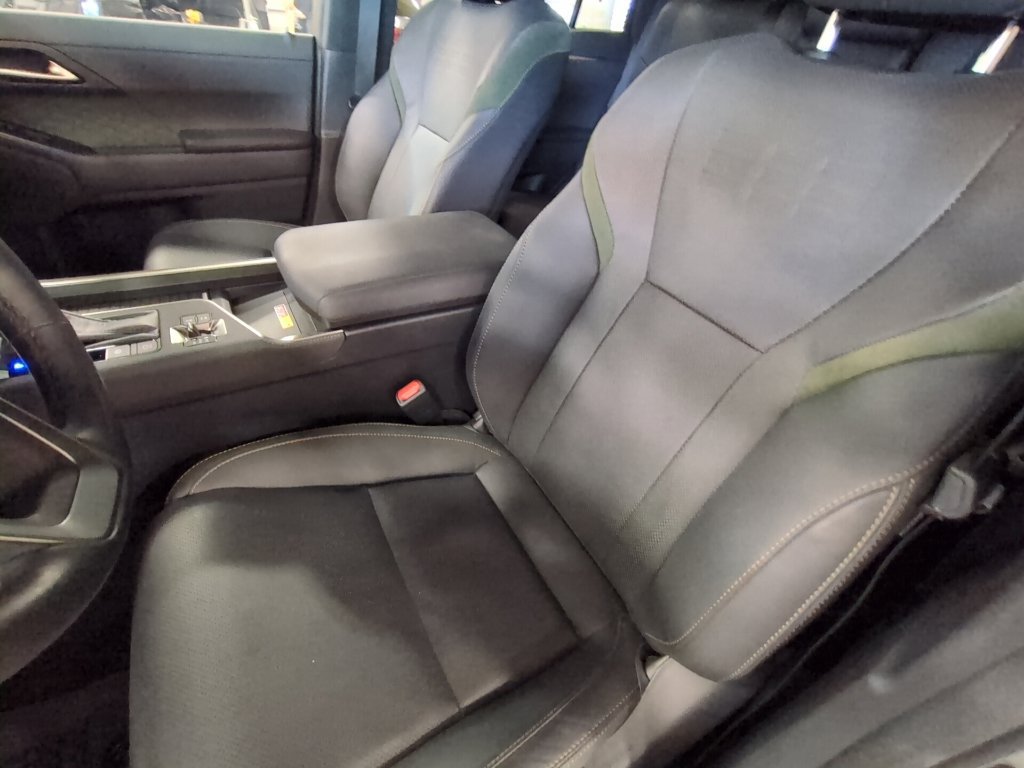 Used 2024 Lexus GX 550 AWD/4WD image 12