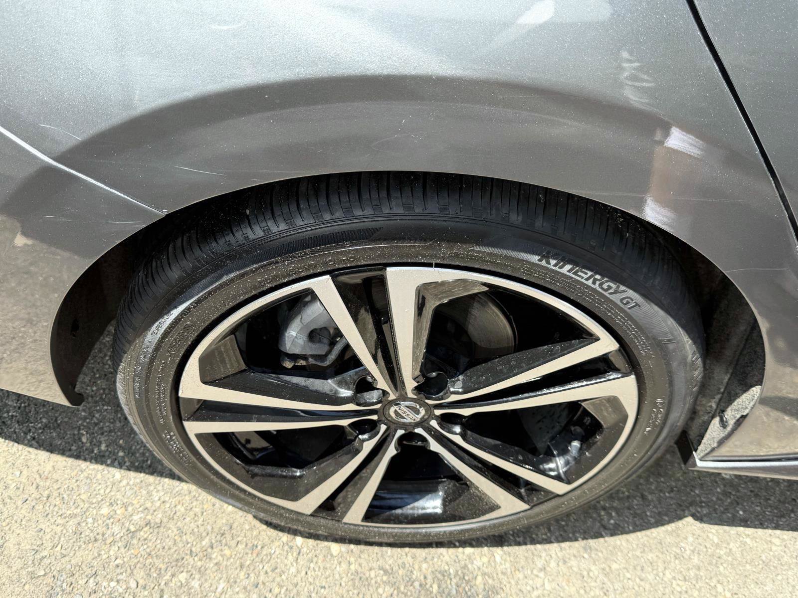 Used 2023 Nissan Sentra SR w/ SR Premium Package FWD image 5