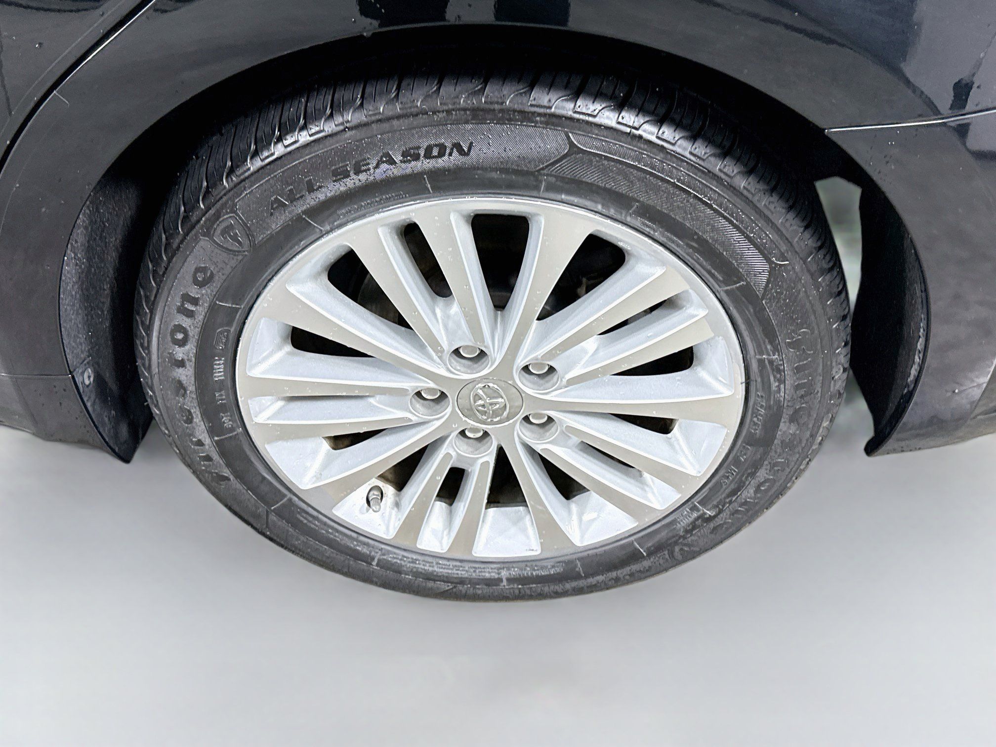 Used 2014 Toyota Avalon Limited w/ Technology Package FWD image 30