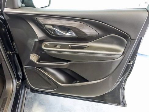 Certified 2024 GMC Terrain SLT image 30