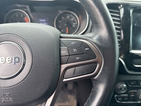 Used 2019 Jeep Cherokee Limited w/ Trailer Tow Group AWD/4WD image 15