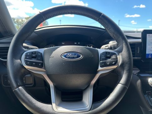 Used 2024 Ford Explorer Limited AWD/4WD image 18