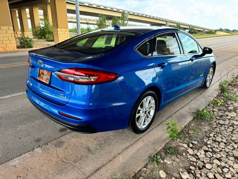Used 2019 Ford Fusion SE FWD image 3