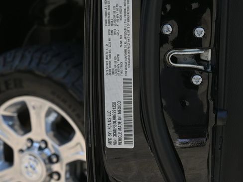 Used 2024 RAM 2500 Big Horn AWD/4WD image 25