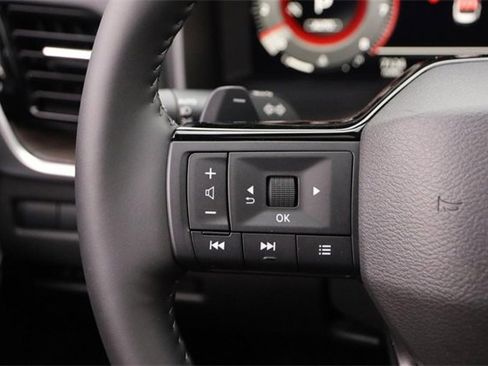 Certified 2025 Nissan Rogue Platinum image 18