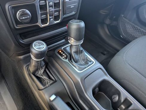 Used 2023 Jeep Gladiator Overland w/ Trailer Tow Package AWD/4WD image 32