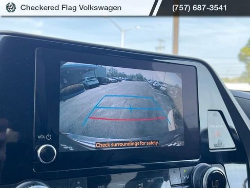 Used 2023 Toyota Highlander LE image 39