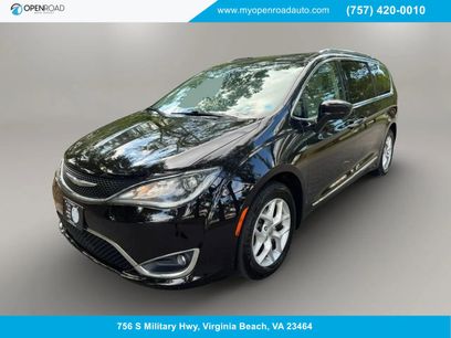Used 2018 Chrysler Pacifica Touring-L w/ Tire & Wheel Group