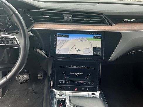 Used 2022 Audi e-tron Premium Plus w/ Premium Plus Package image 30