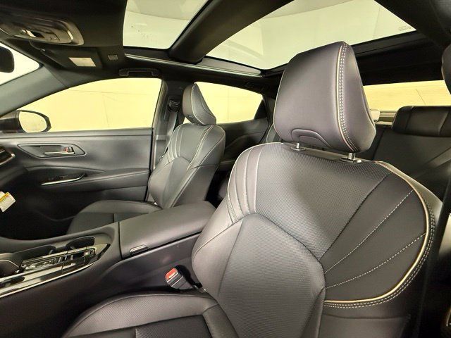 Used 2026 Toyota Crown Platinum AWD/4WD image 5