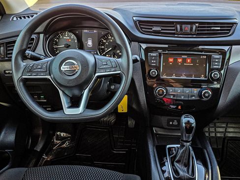 Used 2021 Nissan Rogue Sport S image 31