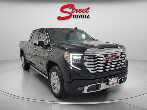 Used 2023 GMC Sierra 1500 Denali w/ Technology Package AWD/4WD image 5
