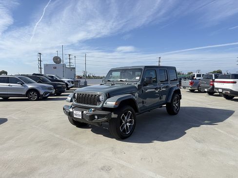 Used 2024 Jeep Wrangler Unlimited AWD/4WD image 1