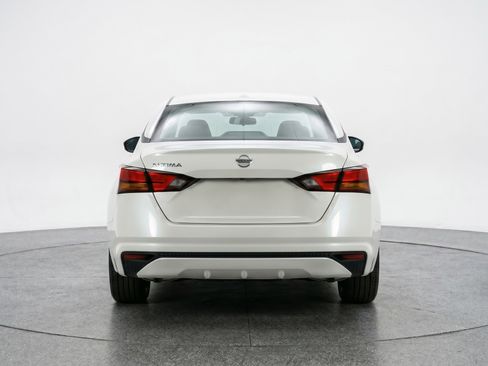 Used 2025 Nissan Altima 2.5 SV FWD image 7
