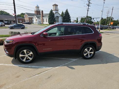 Used 2021 Jeep Cherokee Limited w/ Elite Package AWD/4WD image 10