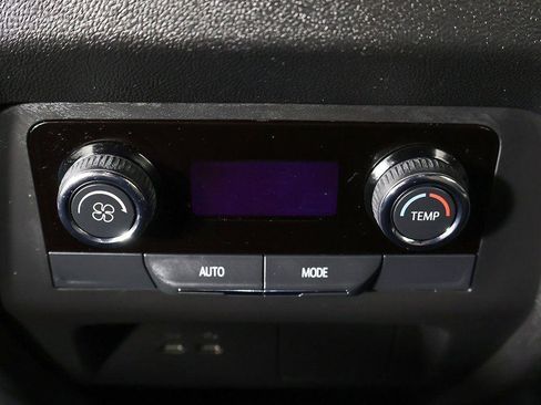 Used 2025 Chevrolet Traverse LT image 39