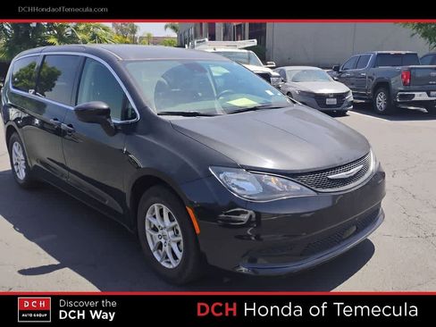 Used 2023 Chrysler Voyager LX FWD image 3