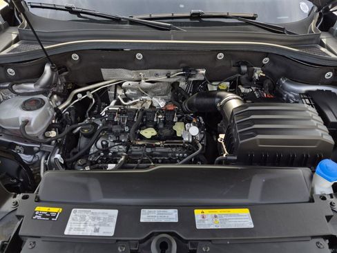 Used 2024 Volkswagen Atlas SE w/ Panoramic Sunroof Package image 11