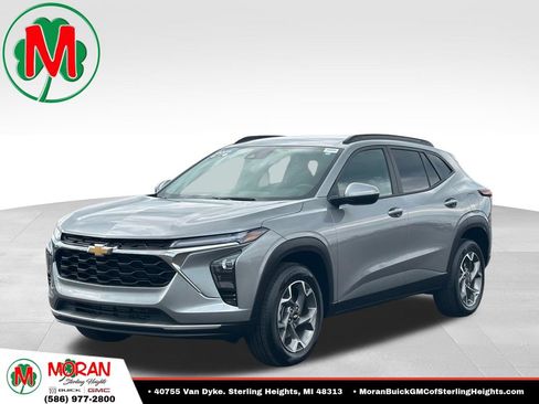 Used 2025 Chevrolet Trax LT w/ LT Convenience Package FWD image 1
