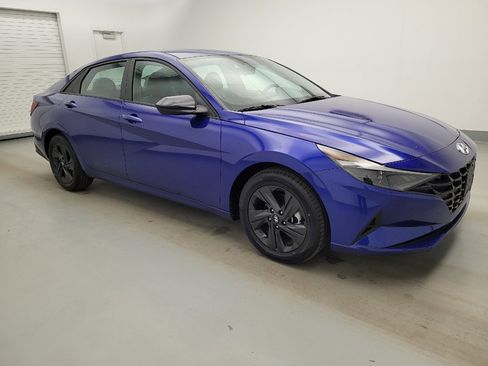 Used 2023 Hyundai Elantra SEL image 11