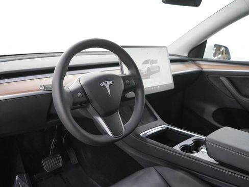 Used 2024 Tesla Model Y Long Range AWD/4WD image 23