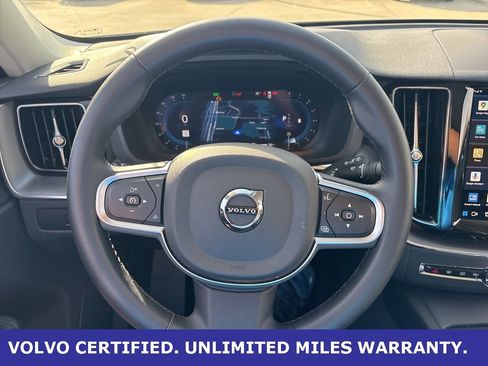 Certified 2025 Volvo XC60 B5 Core image 25