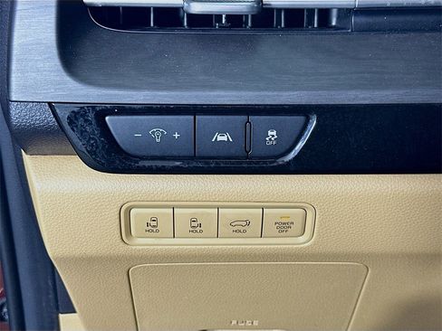 Used 2022 Kia Carnival EX image 20