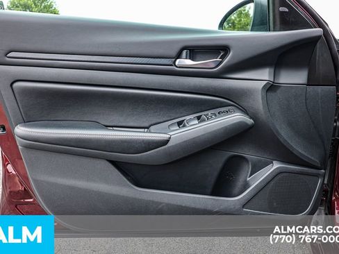 Used 2025 Nissan Altima 2.5 SV FWD image 43