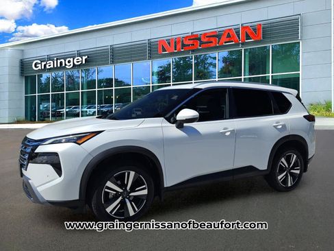 Used 2024 Nissan Rogue SL FWD image 2