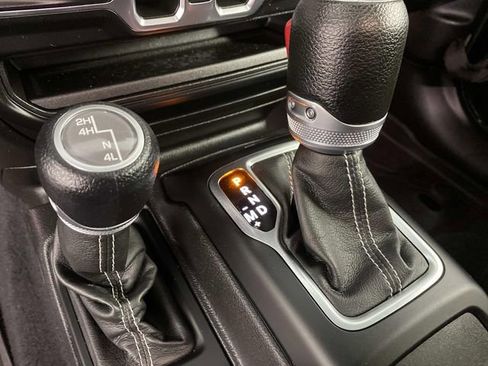 Used 2022 Jeep Wrangler Unlimited Sahara AWD/4WD image 22