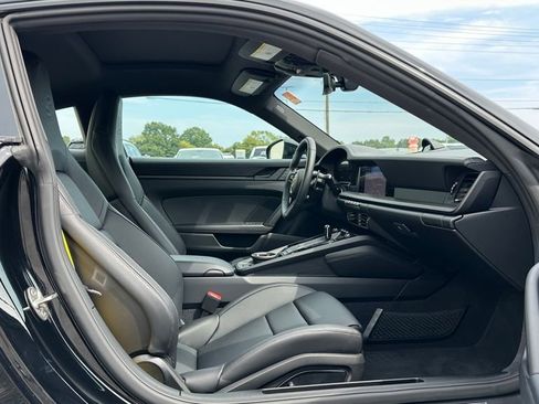 Used 2025 Porsche 911 Carrera image 30