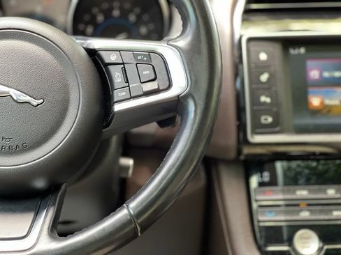 Used 2018 Jaguar F-PACE Prestige AWD/4WD image 34