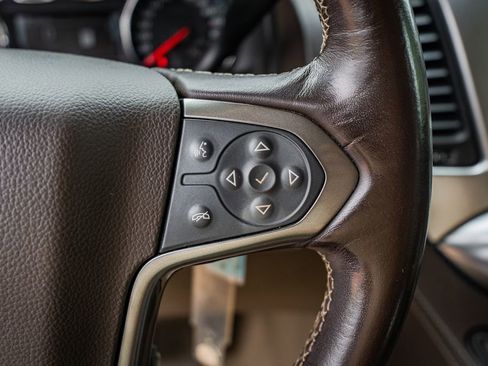 Used 2019 Chevrolet Suburban LT RWD image 25