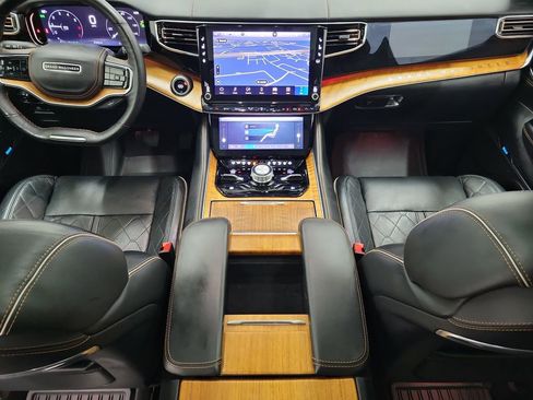 Used 2024 Jeep Grand Wagoneer L Series III image 18