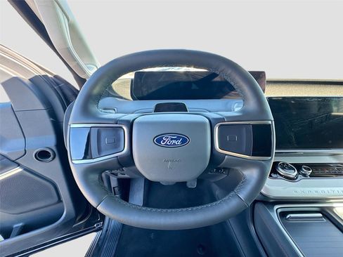 Used 2025 Ford Expedition Active image 11