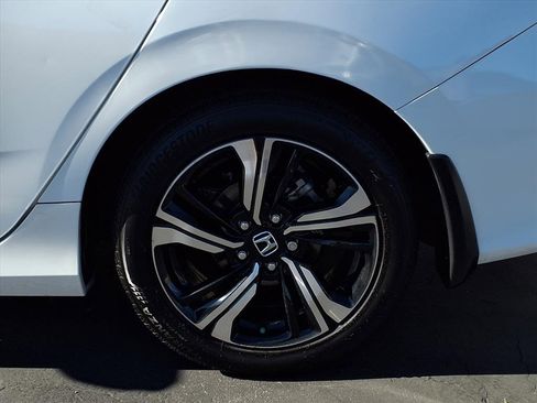 Used 2017 Honda Civic Touring image 4