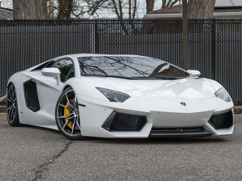 Used 2017 Lamborghini Aventador LP 700-4 AWD/4WD image 2