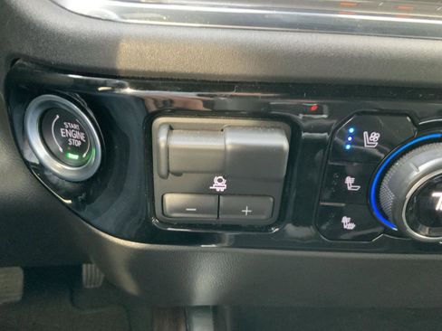 Used 2023 Chevrolet Silverado 1500 High Country image 39