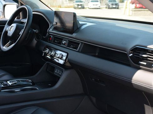 Used 2025 Honda Pilot Touring image 23