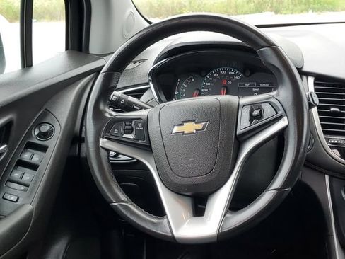 Used 2020 Chevrolet Trax LT w/ Driver Confidence Package FWD image 24