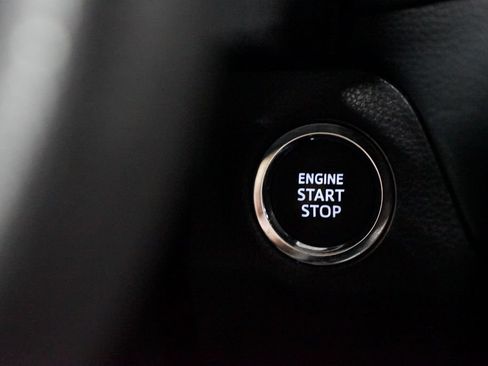 Used 2025 Toyota RAV4 XLE FWD image 23
