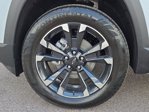 New 2027 Chevrolet Equinox RS w/ Safety and Technology Package FWD image 9
