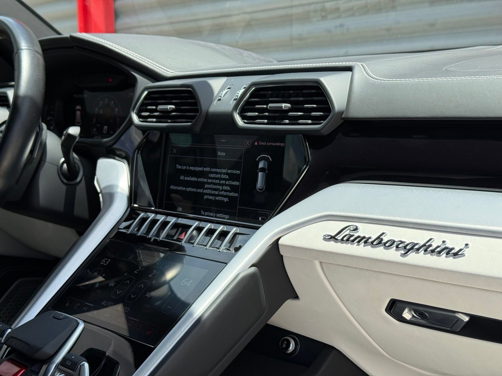 Used 2022 Lamborghini Urus AWD/4WD image 45