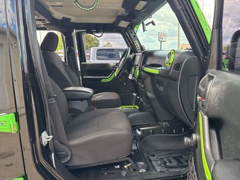 Used 2017 Jeep Wrangler Unlimited Sport w/ Connectivity Group AWD/4WD image 13