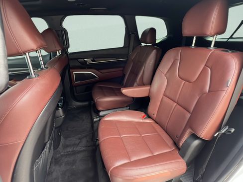 Certified 2023 Kia Telluride EX w/ EX Captain's Chair Package FWD image 10
