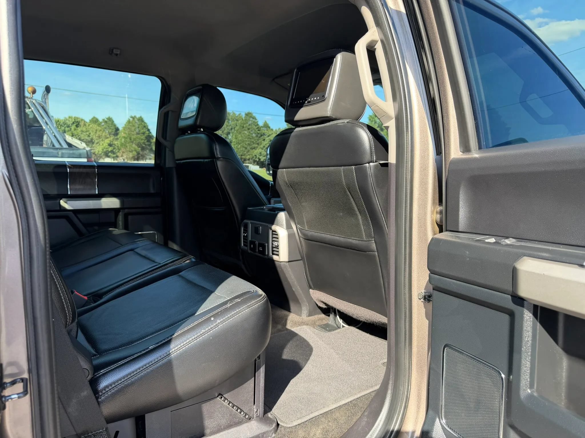 Used 2018 Ford F250 Lariat w/ Chrome Package AWD/4WD image 22