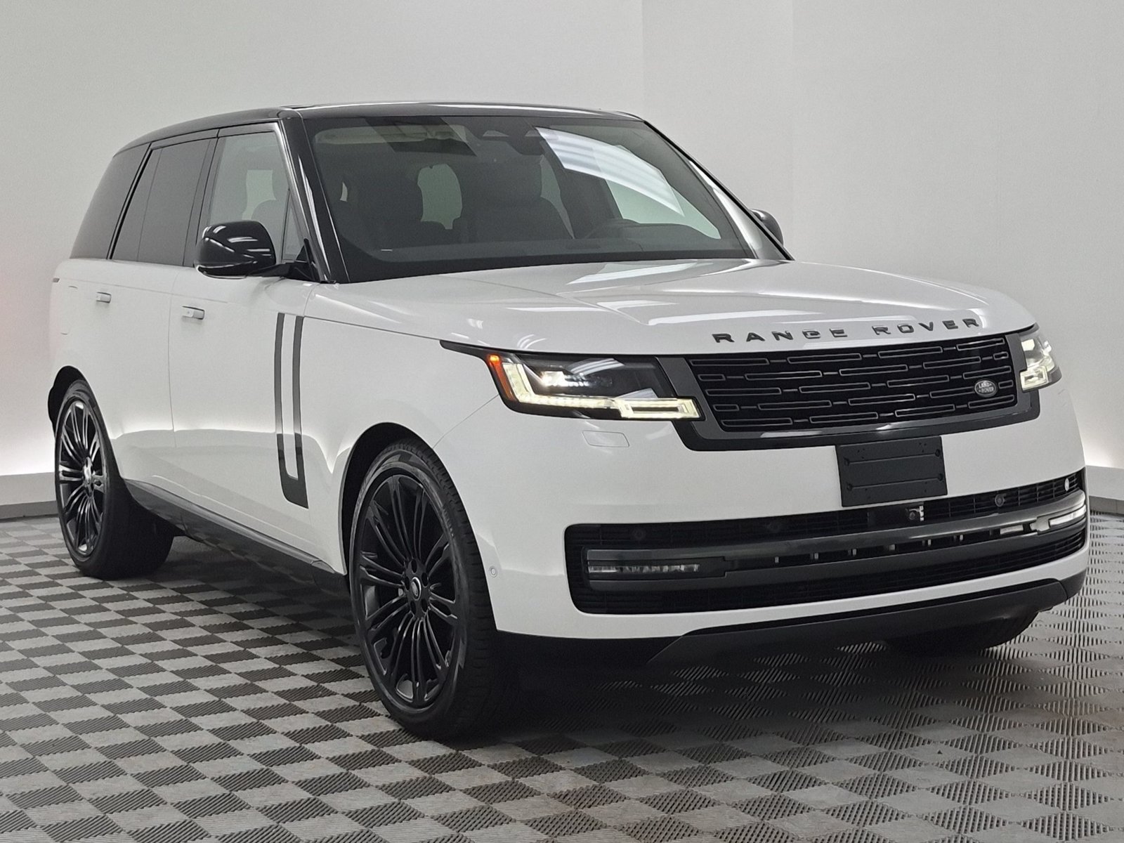 Used 2024 Land Rover Range Rover SE AWD/4WD image 7